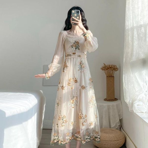casual dresses 2021 spring autumn women midi dress french romantic floral embroidery mesh fairy elegant long-sleeved chic feminine, Black;gray
casual dresses 2021 spring autumn women midi dress french romantic floral embroidery mesh fairy elegant long-sleeved chic feminine, Black;gray