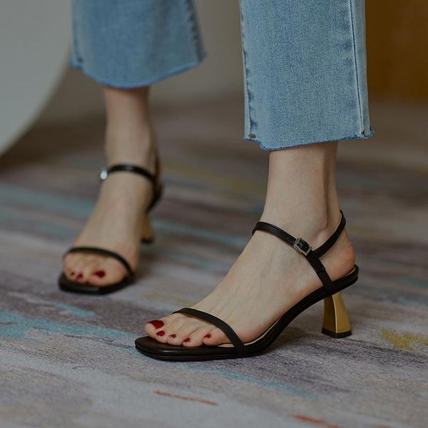 roman sandals female 2021 summer leather simple word buckle fashion wild shaped heel z928, Black
roman sandals female 2021 summer leather simple word buckle fashion wild shaped heel z928, Black