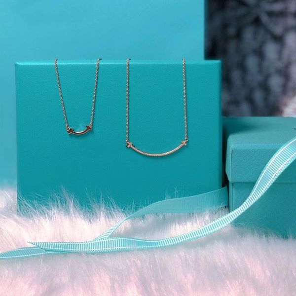 chains 2021 high-quality tif 1:1 rose gold with stone smile necklace classic luxury jewelry fashion brand women gift couple, Silver
chains 2021 high-quality tif 1:1 rose gold with stone smile necklace classic luxury jewelry fashion brand women gift couple, Silver