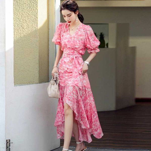 summer 2 piece set vintage women floral printed v-neck puff sleeve shirt + high waist mermaid long skirt vacation suit 210526, White
summer 2 piece set vintage women floral printed v-neck puff sleeve shirt + high waist mermaid long skirt vacation suit 210526, White