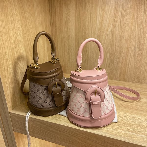 luxury handbags french design pink girl bucket bag fashion wide shoulder strap small round 2021 new cylinder portable messenger bag
luxury handbags french design pink girl bucket bag fashion wide shoulder strap small round 2021 new cylinder portable messenger bag