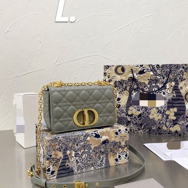 2021 new lingge chain women's portable messenger head leather small square pillow bagzrj1
2021 new lingge chain women's portable messenger head leather small square pillow bagzrj1