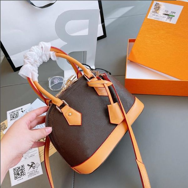 2021 fashion women shoulder bags retro luxurys designers bag leather handbags shell wallet purse ladies cosmetic crossbody bags tote
2021 fashion women shoulder bags retro luxurys designers bag leather handbags shell wallet purse ladies cosmetic crossbody bags tote