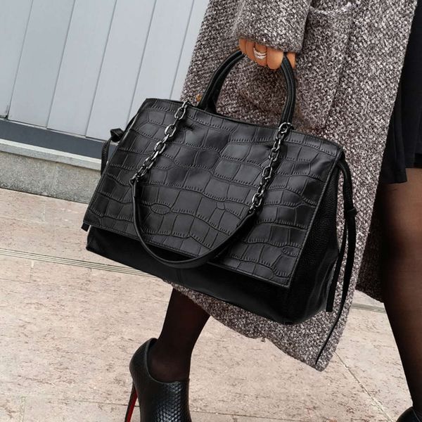 soft bag advanced women's spring summer one shoulder portable lady's versatile messenger large capacity atmosphere
soft bag advanced women's spring summer one shoulder portable lady's versatile messenger large capacity atmosphere