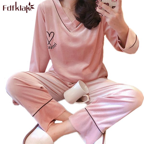 women's sleepwear cute gold veet winter pajamas women long sleeve v-neck women's home clothes pant warm ladies pijama set chih, Black;red
women's sleepwear cute gold veet winter pajamas women long sleeve v-neck women's home clothes pant warm ladies pijama set chih, Black;red