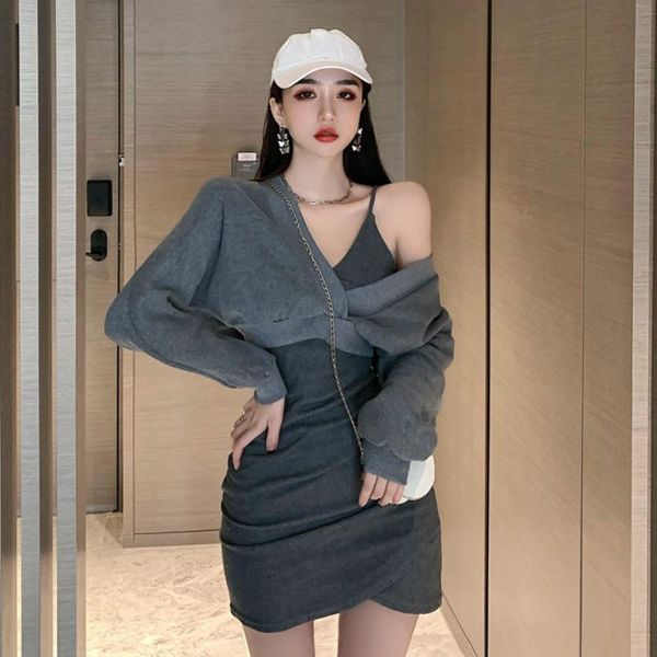 autumn and winter bag hip suspender skirt + short coat two-piece solid color fashion suit women's trend tracksuits, Gray
autumn and winter bag hip suspender skirt + short coat two-piece solid color fashion suit women's trend tracksuits, Gray
