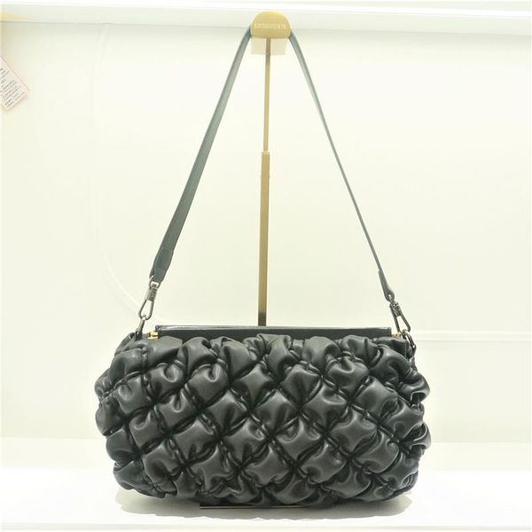 evening bags 2021 wave spring texture high-end niche design wild net celebrity explosion style western-style one-shoulder messenger bag
evening bags 2021 wave spring texture high-end niche design wild net celebrity explosion style western-style one-shoulder messenger bag