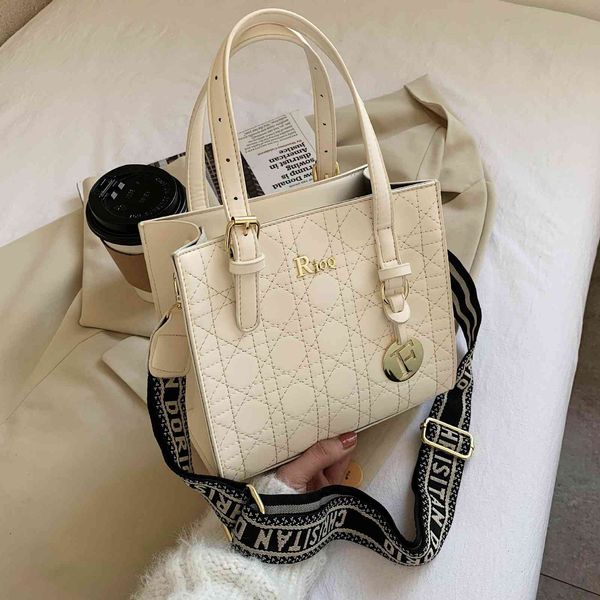 luxury handbags new bag and winter fashion versatile women's one shoulder messenger temperament handbell small square bag fashion
luxury handbags new bag and winter fashion versatile women's one shoulder messenger temperament handbell small square bag fashion