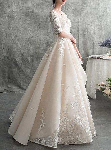 2021 elegant wedding gowns a line illusion bodice lace appliqued 1/2 sleeves bridal dresses robe de mariée, White
2021 elegant wedding gowns a line illusion bodice lace appliqued 1/2 sleeves bridal dresses robe de mariée, White