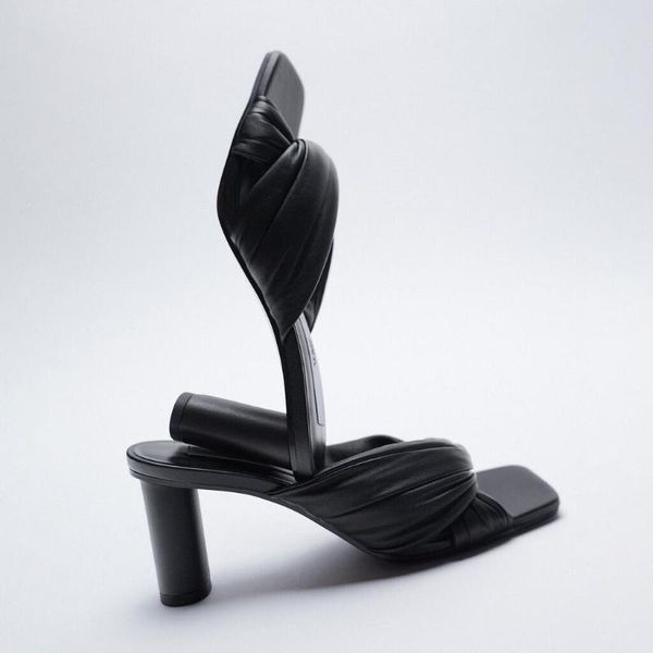 slippers designer shoes 2021 arrival summer black square toe thick heel sandals peep-toe cross female big yards
slippers designer shoes 2021 arrival summer black square toe thick heel sandals peep-toe cross female big yards