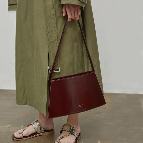 shoulder bags exquisite fashion niche designer simple irregular shape wild underarm handbag baguette bag 2021
shoulder bags exquisite fashion niche designer simple irregular shape wild underarm handbag baguette bag 2021
