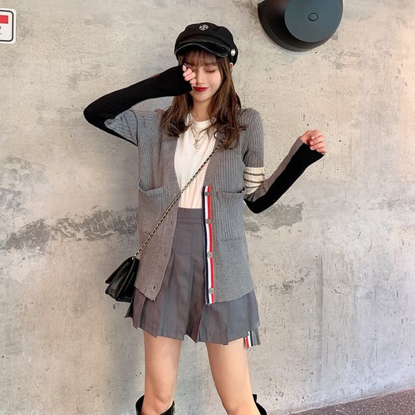 men's and women's grey knitted coat korean slim fit 2021 early spring new color blocking chic lazy style tb sweater cardigan fashi, White;black
men's and women's grey knitted coat korean slim fit 2021 early spring new color blocking chic lazy style tb sweater cardigan fashi, White;black