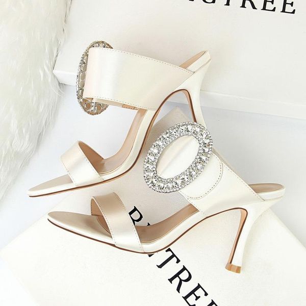 sandals luxury silks and satins women fashion high heels metal diamond buckle peep-toe banquet party shoes 2021, Black
sandals luxury silks and satins women fashion high heels metal diamond buckle peep-toe banquet party shoes 2021, Black