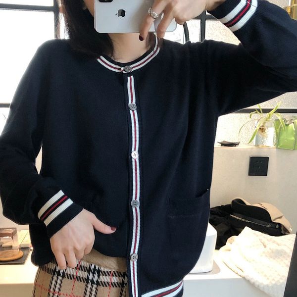 5079 korean version college style stripe round neck knitted cardigan hong kong flavor thin sweater coat, White
5079 korean version college style stripe round neck knitted cardigan hong kong flavor thin sweater coat, White