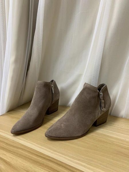 boots zipper hollow all-match season women's shoes leather pointed side, Black 
boots zipper hollow all-match season women's shoes leather pointed side, Black