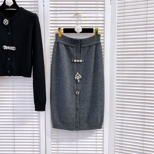 skirts runway fashion fall winter vintage clothes 2021 women gray knitted half diamond-studded slim midi jxwf, Black
skirts runway fashion fall winter vintage clothes 2021 women gray knitted half diamond-studded slim midi jxwf, Black