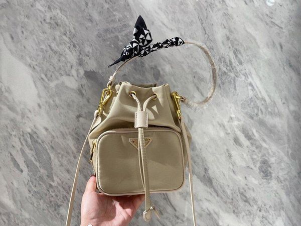 fashion bags for women designer handbag classic solid color leather bucket bag clutch wallet with silk scarf lcm
fashion bags for women designer handbag classic solid color leather bucket bag clutch wallet with silk scarf lcm