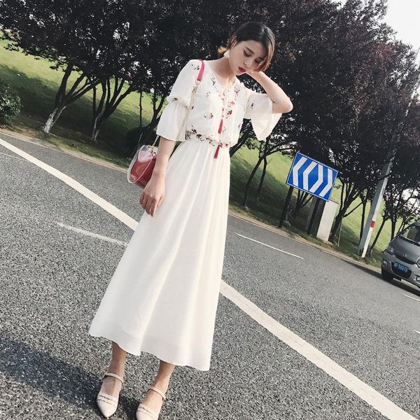 casual dresses embroidery flare sleeve robes femme floral retro tunics women vestido de festa a-line fairy longo dress female, Black;gray
casual dresses embroidery flare sleeve robes femme floral retro tunics women vestido de festa a-line fairy longo dress female, Black;gray