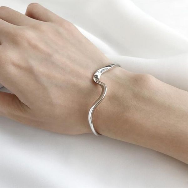 hand catenary fashion alloy simple twist open cuff bracelet women's gift, Golden;silver
hand catenary fashion alloy simple twist open cuff bracelet women's gift, Golden;silver