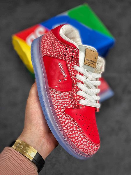 2021 authentic stingwater dunk sb low magic mushroom sports shoes university red white skate shoes men women exercises sneakers with box
2021 authentic stingwater dunk sb low magic mushroom sports shoes university red white skate shoes men women exercises sneakers with box