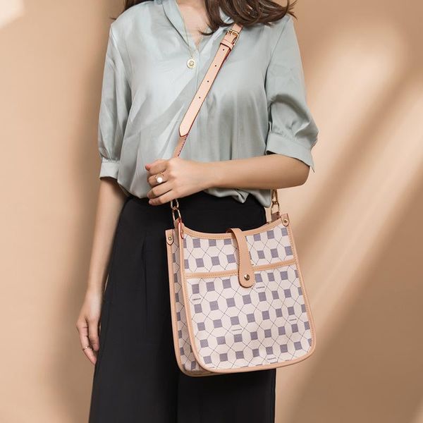 shoulder bags women's bag 2021 tide students big simple large capacity tot wide strap single plaid bucket
shoulder bags women's bag 2021 tide students big simple large capacity tot wide strap single plaid bucket