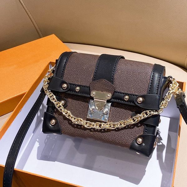 dinner shoulder purse box bags fashion patchwork color letter hasp new pattern chain cross body bag, Red;black
dinner shoulder purse box bags fashion patchwork color letter hasp new pattern chain cross body bag, Red;black