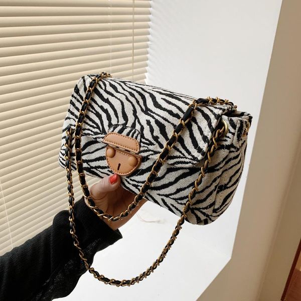 shoulder bags fashion class horse pattern female bag lock portable small square korean trendy ladies
shoulder bags fashion class horse pattern female bag lock portable small square korean trendy ladies