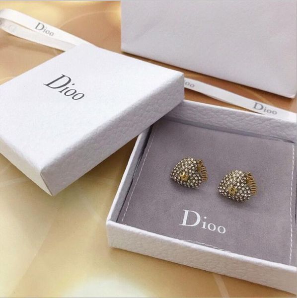 70% off di years classic love full drill zircon letter earrings brass material 925 silver needle 1p03, Golden;silver
70% off di years classic love full drill zircon letter earrings brass material 925 silver needle 1p03, Golden;silver