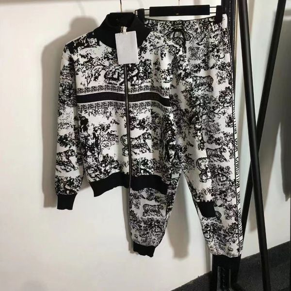 women's two piece pants 2021 designer clothing women's suit leisure long sleeve printed embroidered jacket fashion hooded sweater, White
women's two piece pants 2021 designer clothing women's suit leisure long sleeve printed embroidered jacket fashion hooded sweater, White