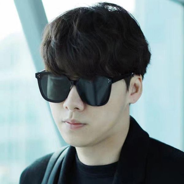 sunglasses large frame fashion joker, White;black
sunglasses large frame fashion joker, White;black