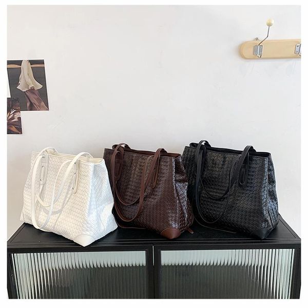 evening bags large capacity tote bag for women pu leather shoulder vintage handle 2021 trendy lady shopping pouch designer
evening bags large capacity tote bag for women pu leather shoulder vintage handle 2021 trendy lady shopping pouch designer