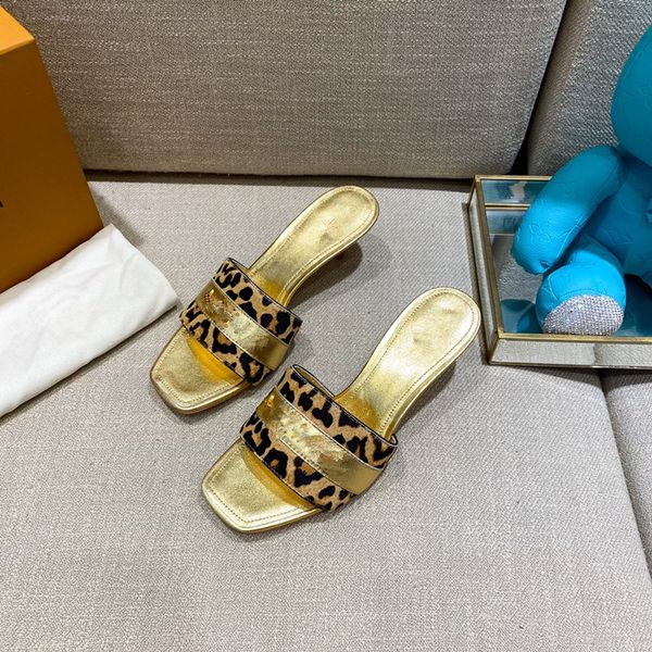 the latest women's luxury custom logo slippers sandals flat bottom high heel leather comfortable and beautiful 35-43, Black
the latest women's luxury custom logo slippers sandals flat bottom high heel leather comfortable and beautiful 35-43, Black