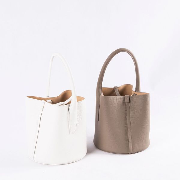 2021 summer and autumn australia oroton bucket bag litchi grain cowhide portable vegetable basket small crowd, Black;red
2021 summer and autumn australia oroton bucket bag litchi grain cowhide portable vegetable basket small crowd, Black;red