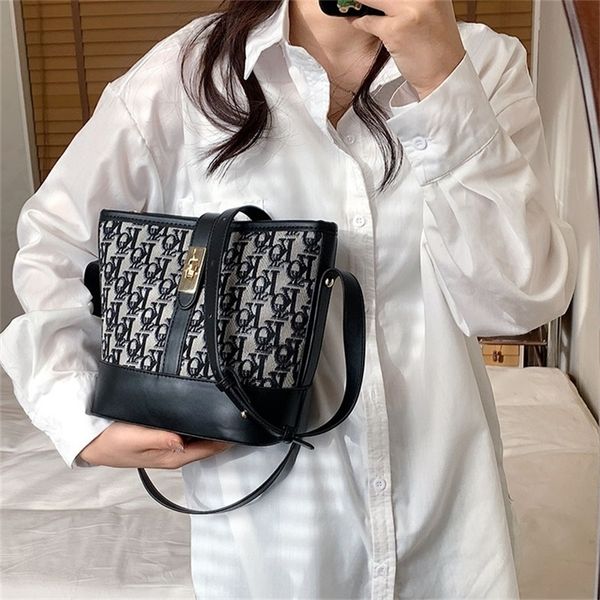 70% off deals online texture handbag 2022 new fashion single shoulder messenger female minority design bucket bag wholesale store
70% off deals online texture handbag 2022 new fashion single shoulder messenger female minority design bucket bag wholesale store