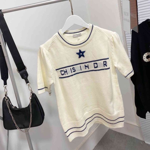 21 new early autumn yang ying same high board jacquard fixed dyeing five pointed star knitted sweater, White
21 new early autumn yang ying same high board jacquard fixed dyeing five pointed star knitted sweater, White