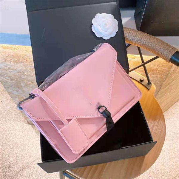2021 envelope bags, classic style, durable quality, large-capacity bag, five colors to choose from, very fashionable handbags, versatile top
2021 envelope bags, classic style, durable quality, large-capacity bag, five colors to choose from, very fashionable handbags, versatile top