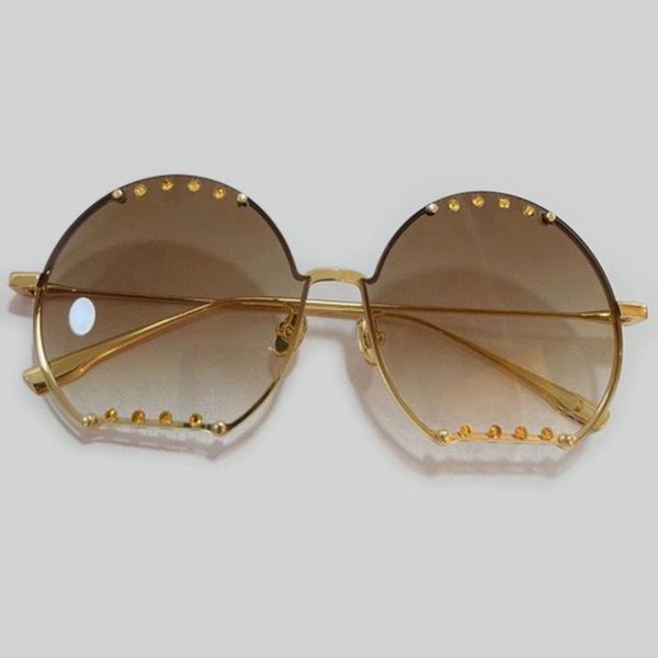 luxury crystal round women sunglasses brand design metal alloy frame sun glasses fashion men with original box, White;black
luxury crystal round women sunglasses brand design metal alloy frame sun glasses fashion men with original box, White;black
