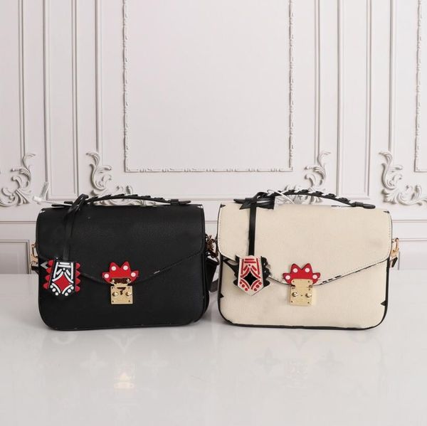 women's one-shoulder messenger bag high-quality master design fashion lady handbags classic embossed small square bags
women's one-shoulder messenger bag high-quality master design fashion lady handbags classic embossed small square bags