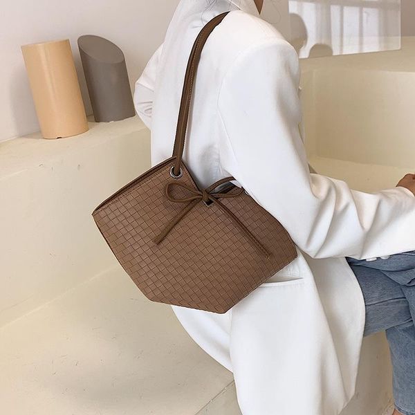 evening bags irregular design weave bag pu leather shoulder for women fashion trend dumpling handbags and purses bolsa de hombro
evening bags irregular design weave bag pu leather shoulder for women fashion trend dumpling handbags and purses bolsa de hombro