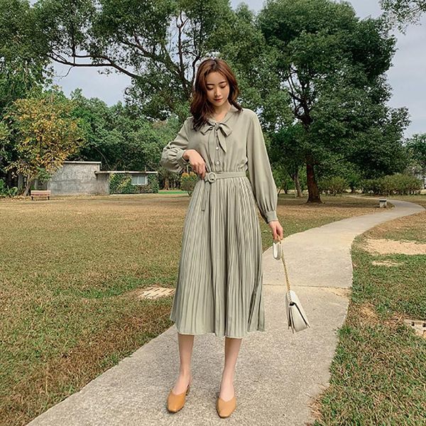 casual dresses autumn winter dress women long sleeve bow collar button solid midi womon with belt 2021 elegant ladies, Black;gray
casual dresses autumn winter dress women long sleeve bow collar button solid midi womon with belt 2021 elegant ladies, Black;gray