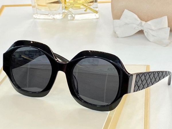 5922 mens sunglasses for women men sun glasses fashion style protects eyes uv400 lens with case, White;black
5922 mens sunglasses for women men sun glasses fashion style protects eyes uv400 lens with case, White;black