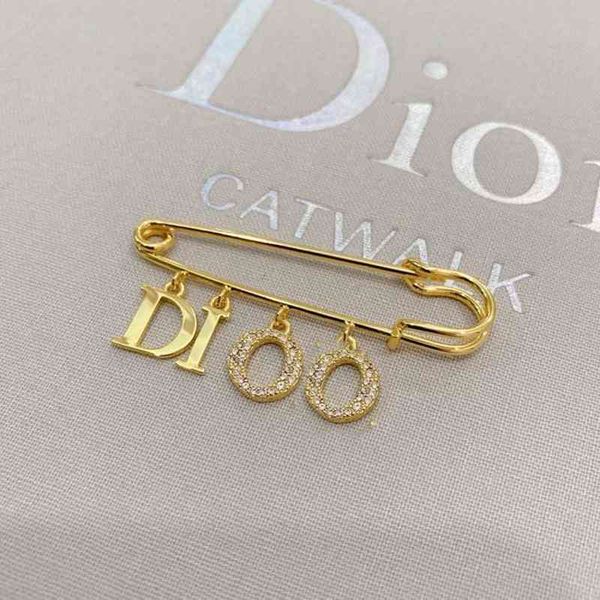 75% off outlet online new letter brooch women's high version brass material fashion net red same, Gray
75% off outlet online new letter brooch women's high version brass material fashion net red same, Gray