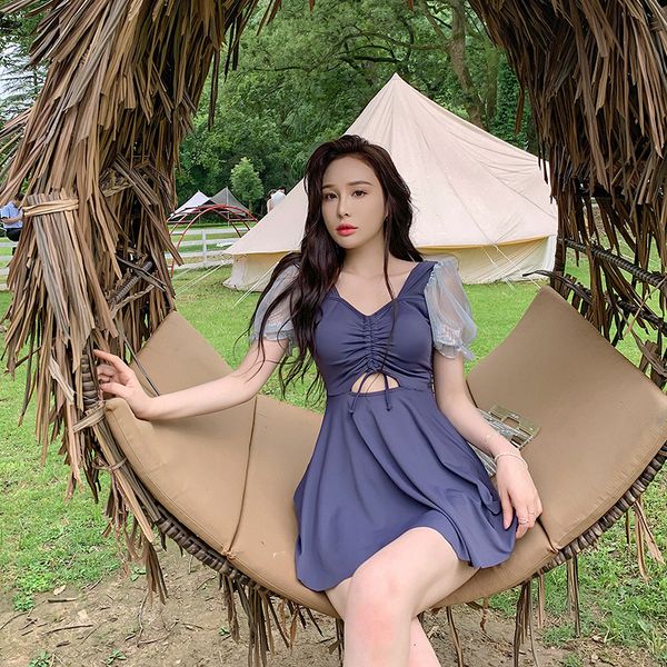 2021 women' korean version ins style mh short sleeve belly covering thin backls lace up skirt swimsuit, Red;black
2021 women' korean version ins style mh short sleeve belly covering thin backls lace up skirt swimsuit, Red;black