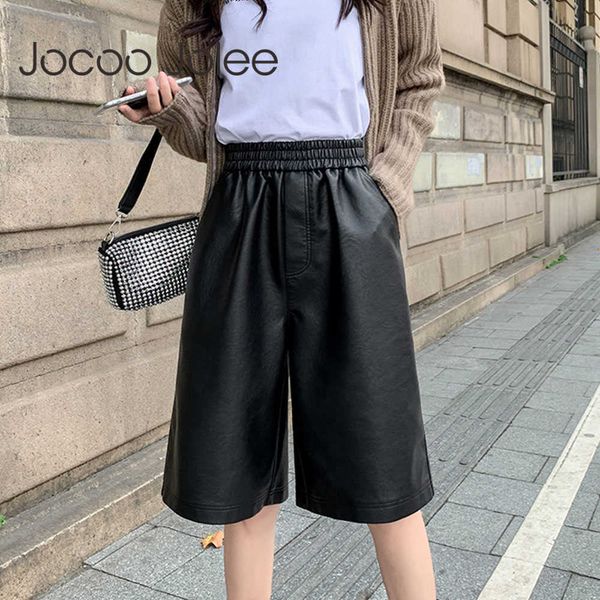 spring black pu leather women half pants high waist lady oversized wide leg pants vintage female loose plus size trousers 210619, Black;white
spring black pu leather women half pants high waist lady oversized wide leg pants vintage female loose plus size trousers 210619, Black;white