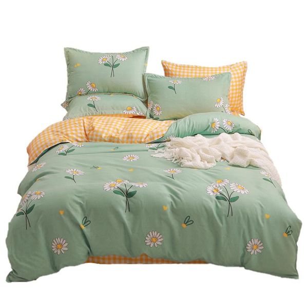 bedding sets simple style home textile quilt cover soft skin-friendly four-piece comforter
bedding sets simple style home textile quilt cover soft skin-friendly four-piece comforter