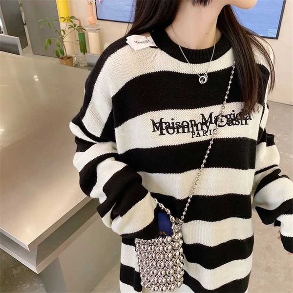 women sweater pullovers autumn winter streetwear embroidered letters stripes casual loose couple clothes korean ins 211006, White;black
women sweater pullovers autumn winter streetwear embroidered letters stripes casual loose couple clothes korean ins 211006, White;black