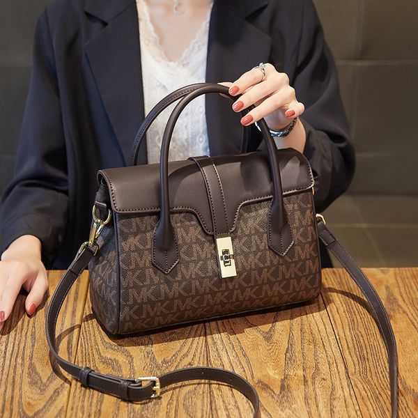 womens bag 2022 spring and summer new popular all-matching internet celebrity shoulder tote bag selling product fashion portable messeng
womens bag 2022 spring and summer new popular all-matching internet celebrity shoulder tote bag selling product fashion portable messeng