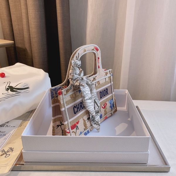 2021 trend fashion versatile canvas embroidery one shoulder women's large capacity shopping bag handbag
2021 trend fashion versatile canvas embroidery one shoulder women's large capacity shopping bag handbag
