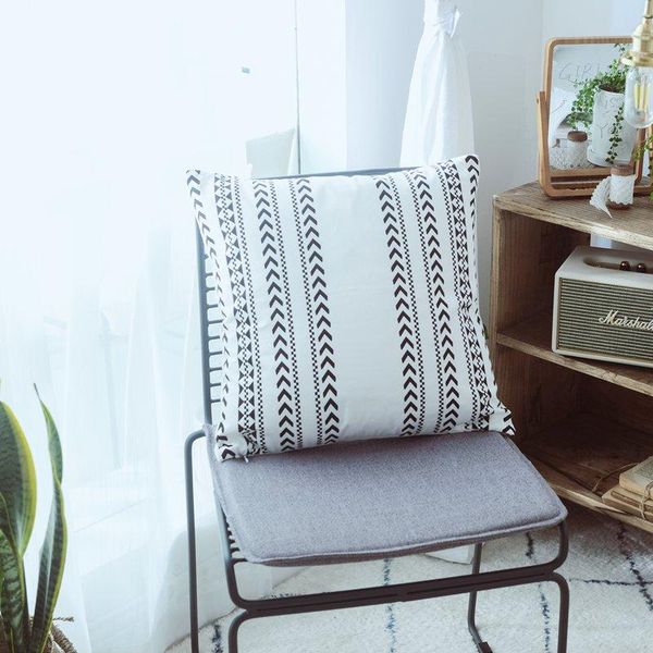 pillow case 2021 pure cotton canvas black and white printing nordic simple dot line geometric decorative cushion living room
pillow case 2021 pure cotton canvas black and white printing nordic simple dot line geometric decorative cushion living room