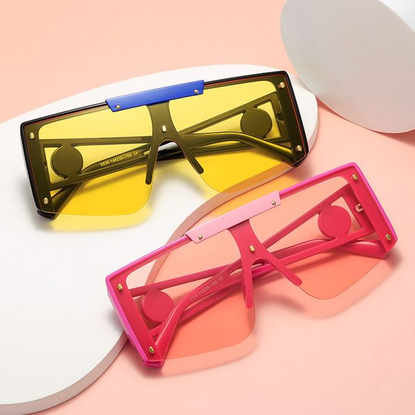 design sunglasses 2021 new head women's box one piece men's and women's fashion, White;black
design sunglasses 2021 new head women's box one piece men's and women's fashion, White;black